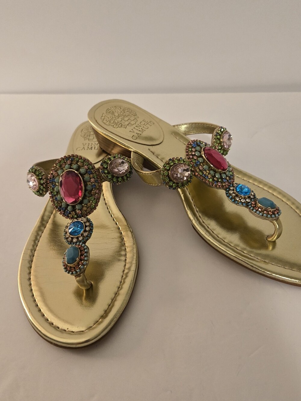 Vince Camuto Womens Ilina Gold Metallic Leather Jeweled Sandals Size 7.5M